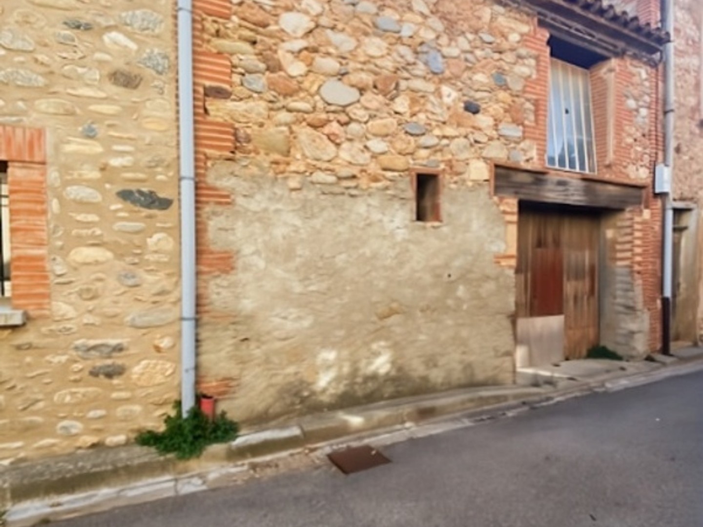 Dpt Pyrénées Orientales (66), en exclusivité - Au coeur du village Catalan de Banyuls-dels-Aspres - Grange de 58 m² à réhabiliter