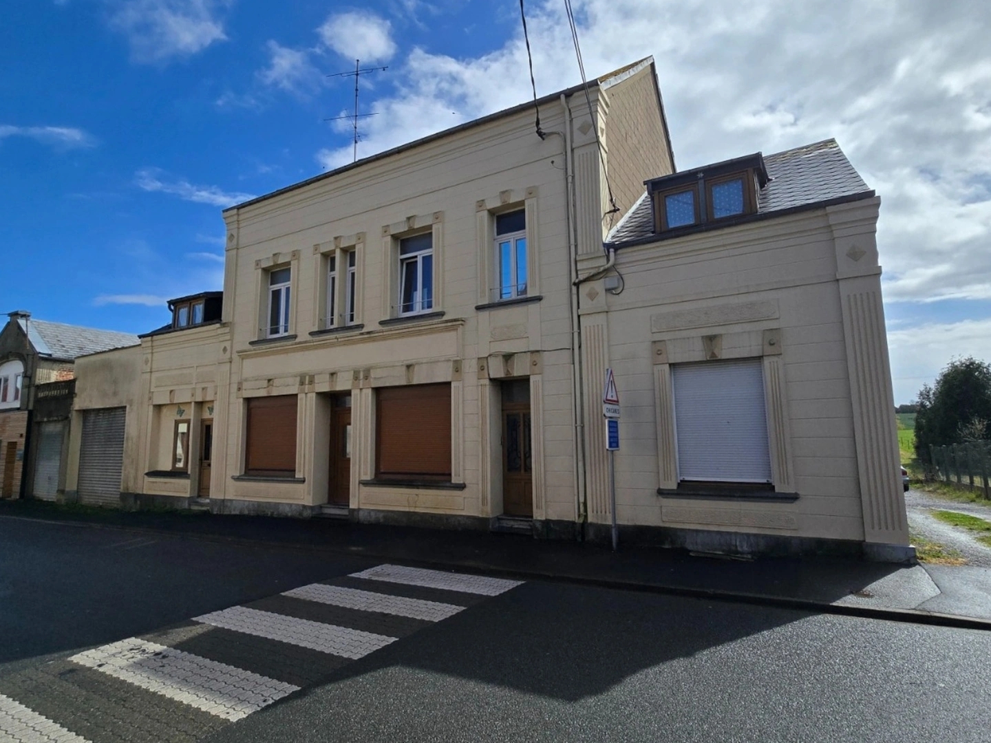 Immeuble de rapport, SAINS DU NORD, 331m² habitable, sur 733m² de terrain