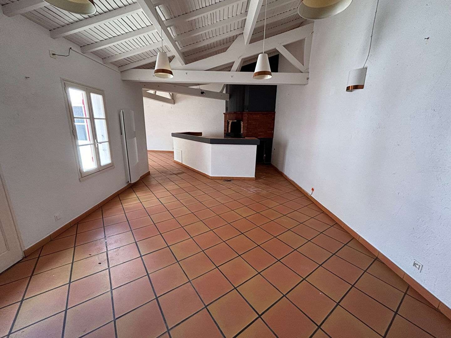 Commerce 186 m²