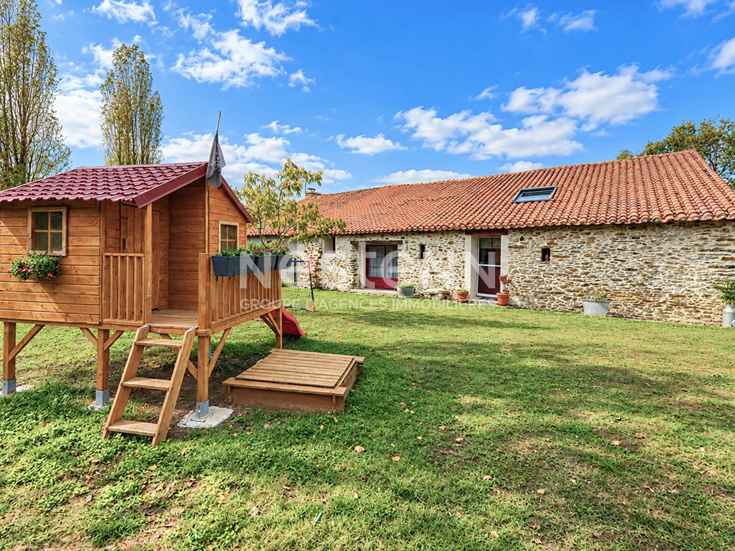 Maison à vendre - 6 pièces - 148m2 - La Chevrolière (44118)