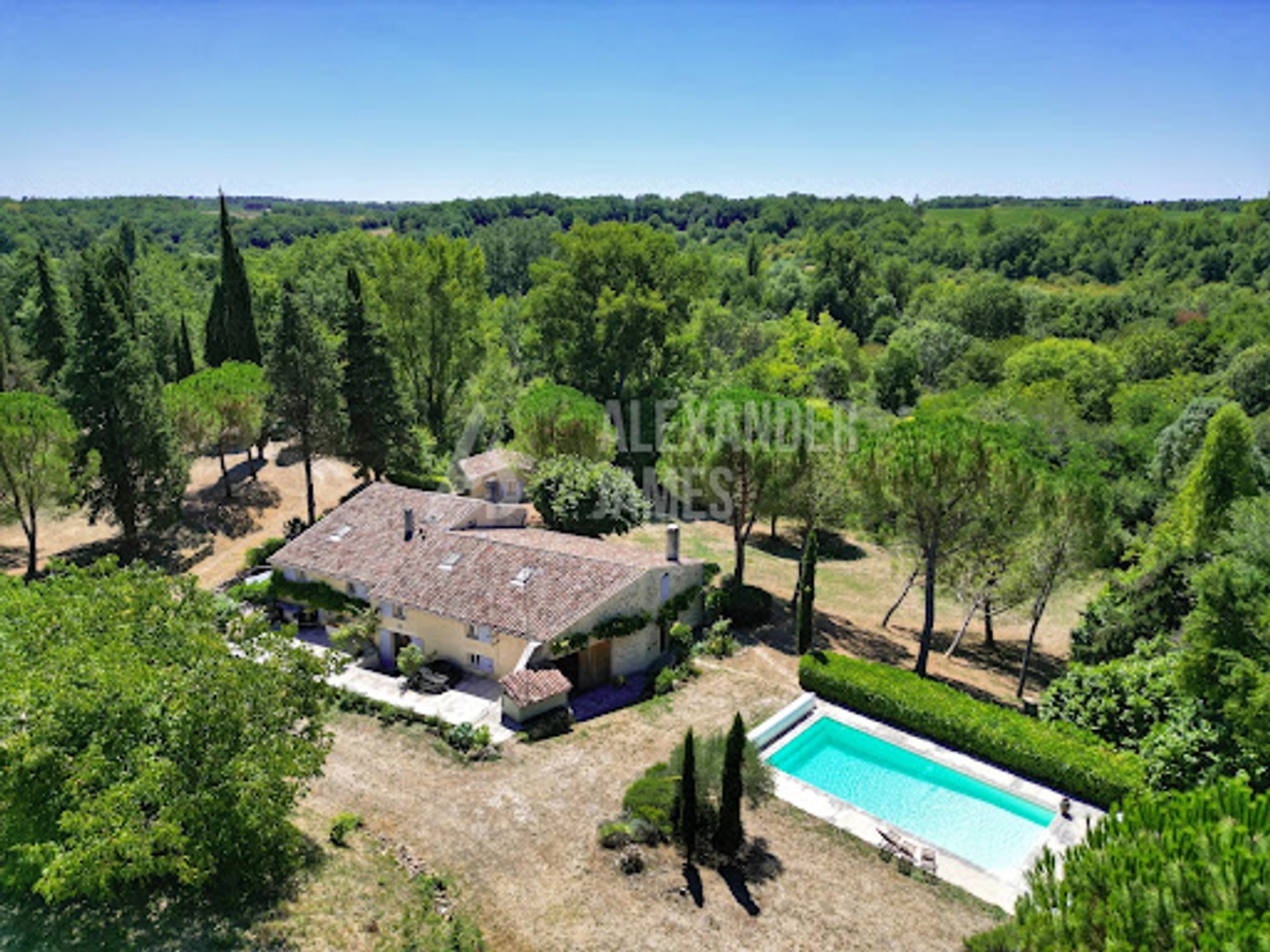 Maison 15 pièces 325 m²