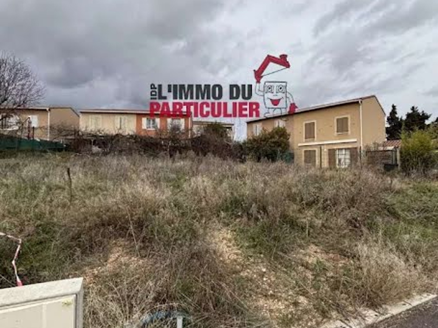Terrain 272 m²