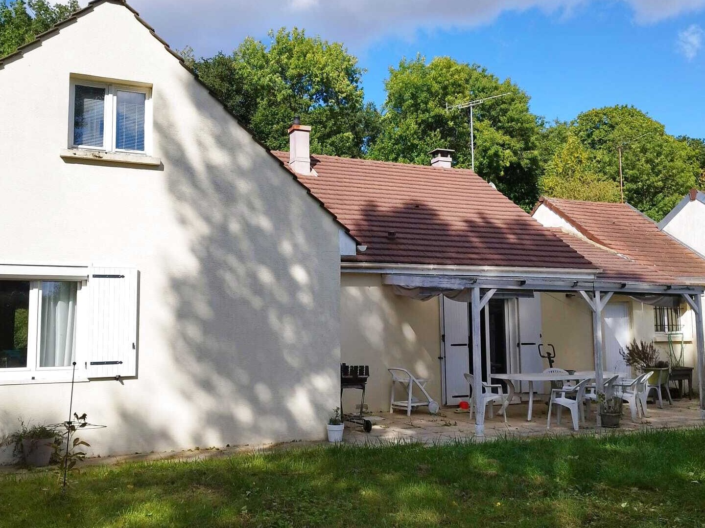 Maison 130 m2 avec grand jardin commerces écoles sur place