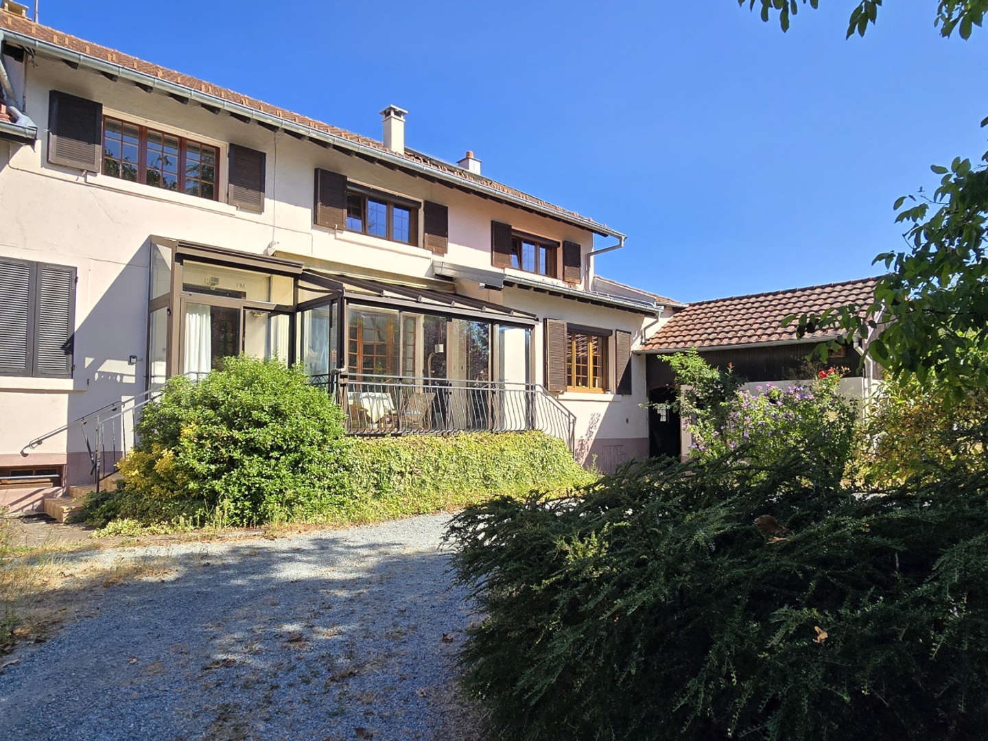 RARE À LA VENTE PROPRIÉTÉ BIFAMILIALE DANS UN CADRE IDYLLIQUE