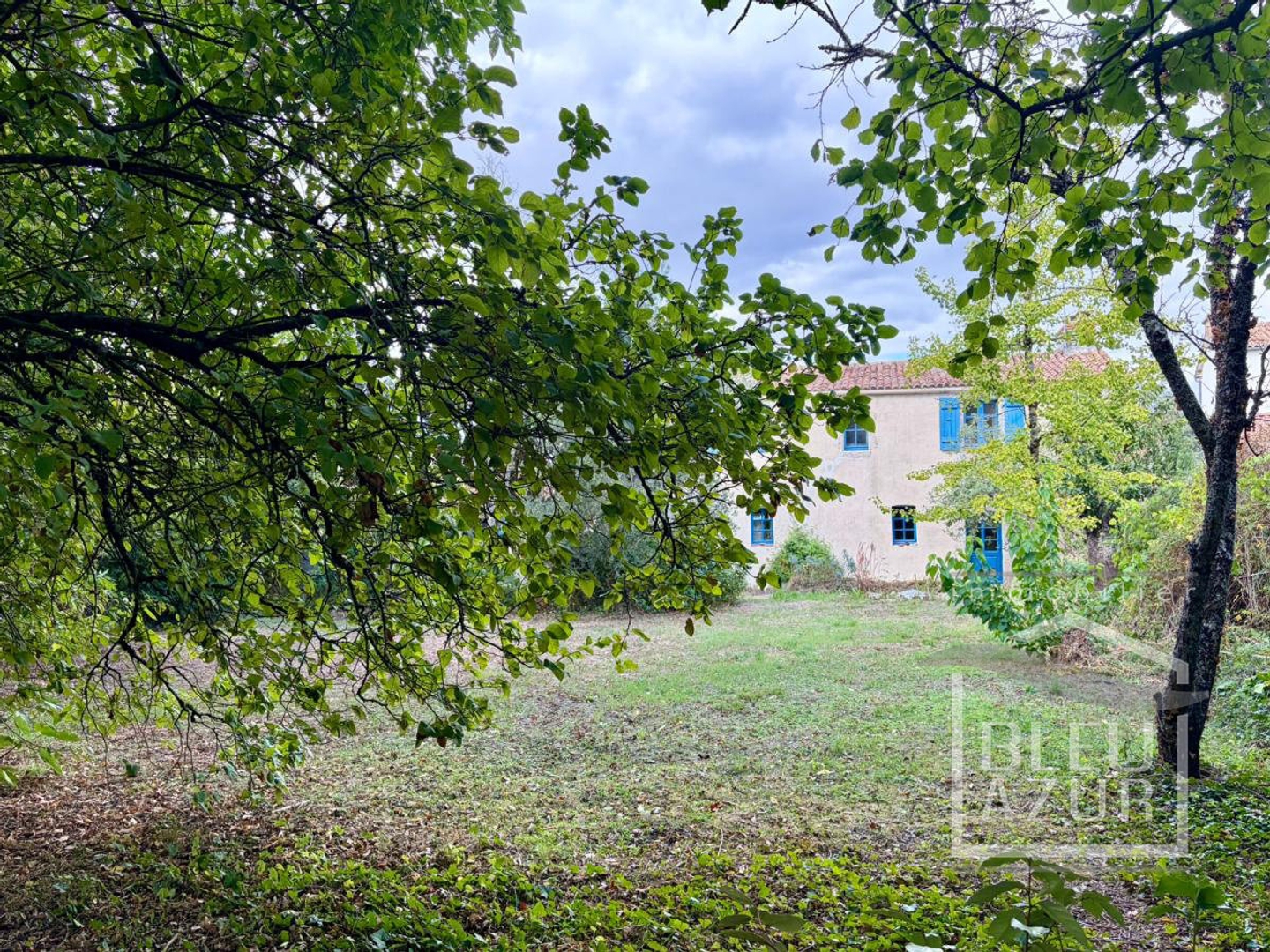 Immeuble à vendre - 10 pièces - 239m2 - Saint-Cyr-En-Talm... (85540)
