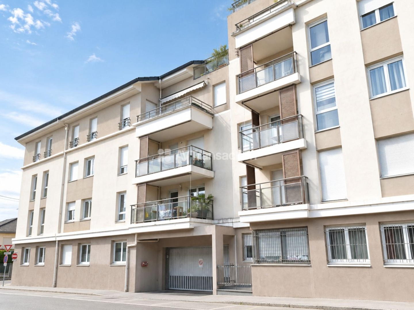 T3 Récent -60m² -Balcon - Grand Garage - Décines-Centre