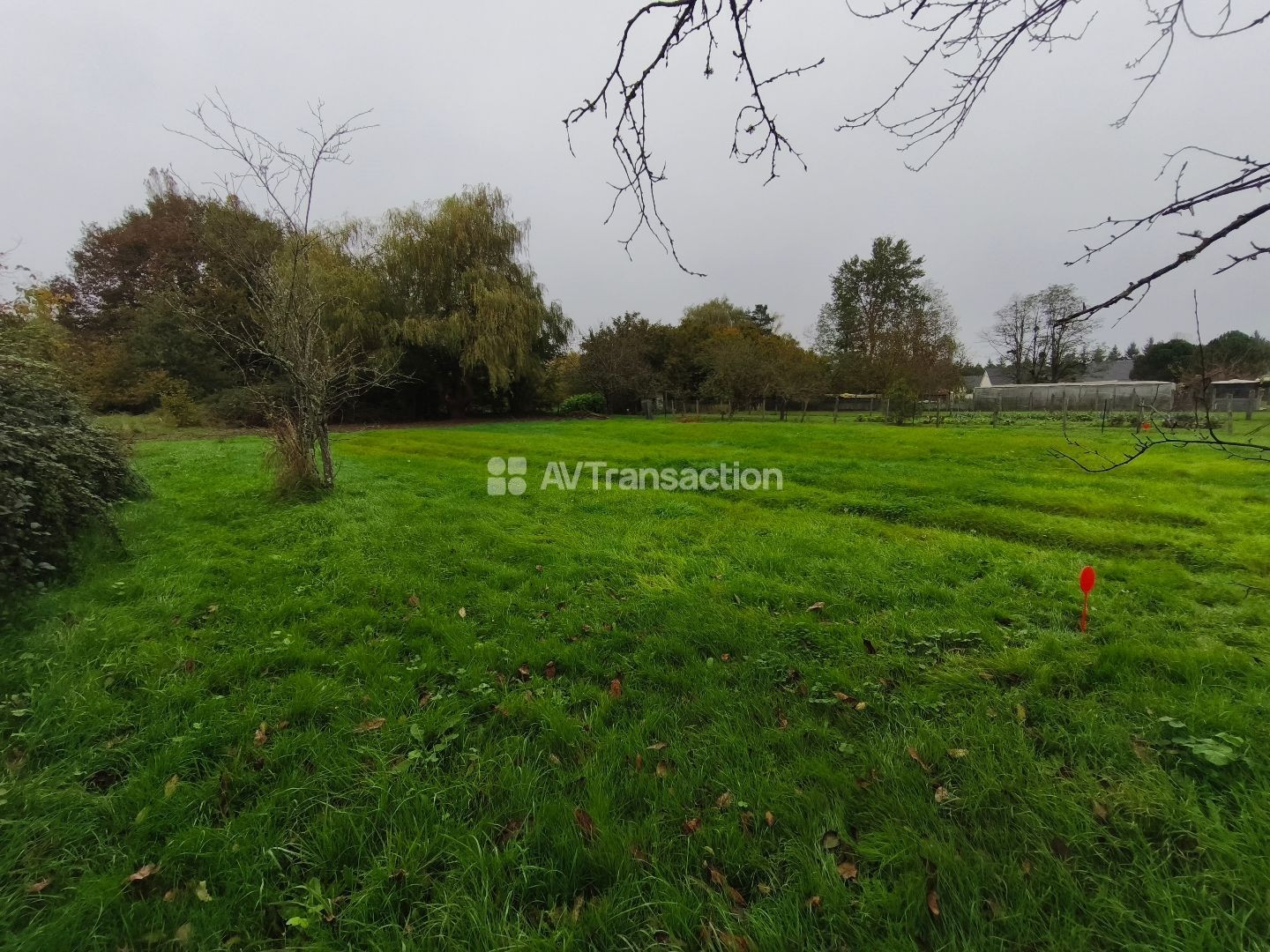 Terrain constructible de 1423m²