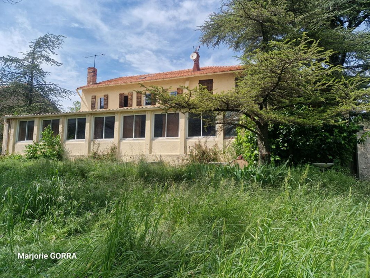 PLAN D'AUPS Ensemble immobilier de 330 m² au fort potentiel