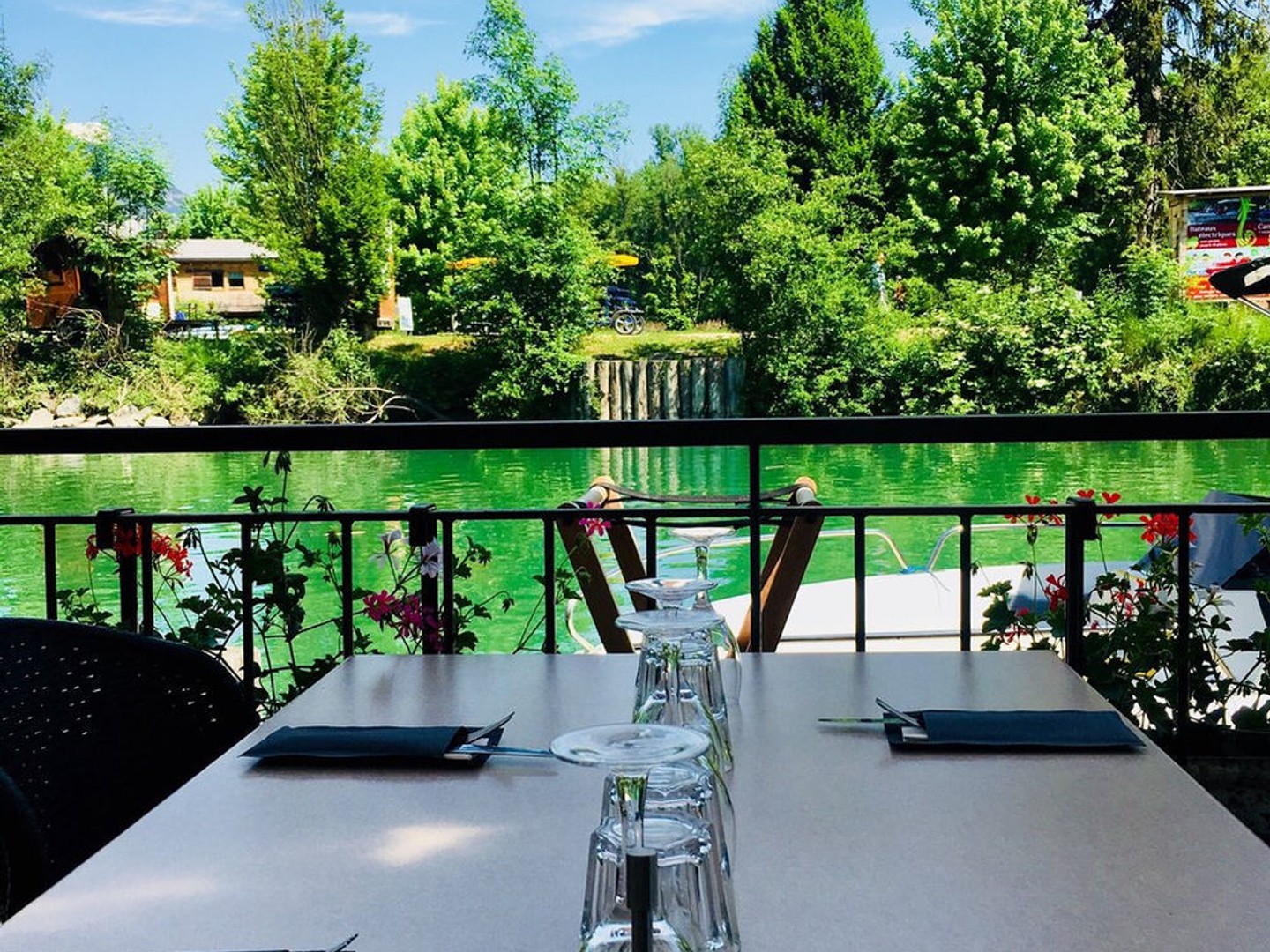 Chanaz, au coeur de la chautagne, vente FDC superbe Restaurant Bar au bord de l'eau