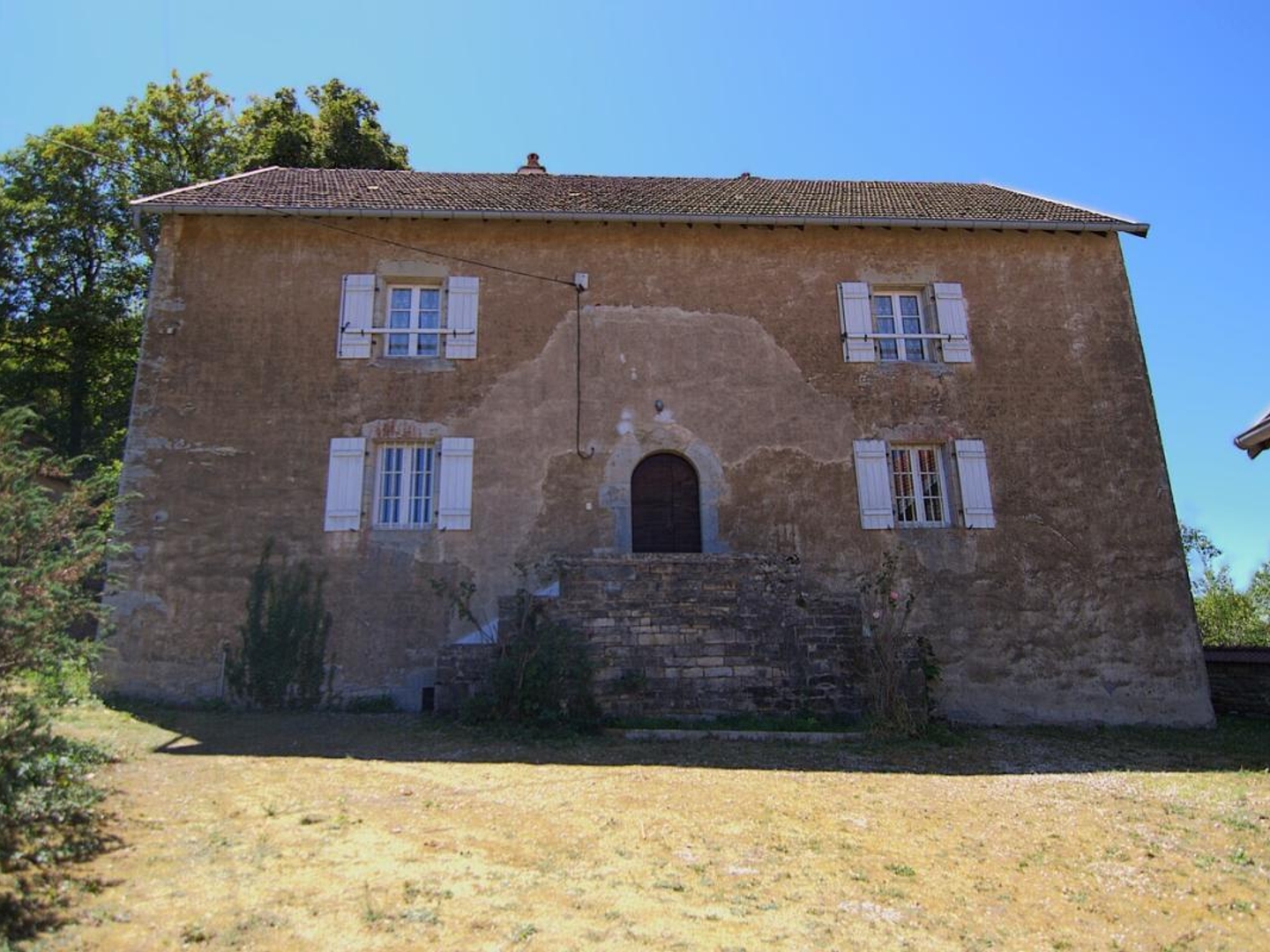 Maison en pierre à rénover, dépendance, cave voûtée