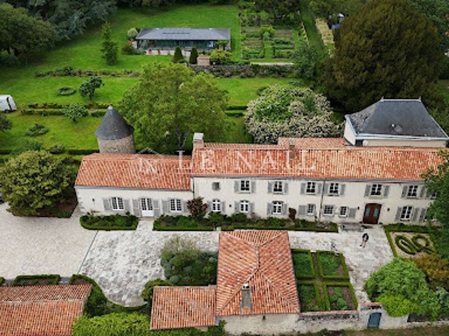 Propriété 12 pièces 380 m²