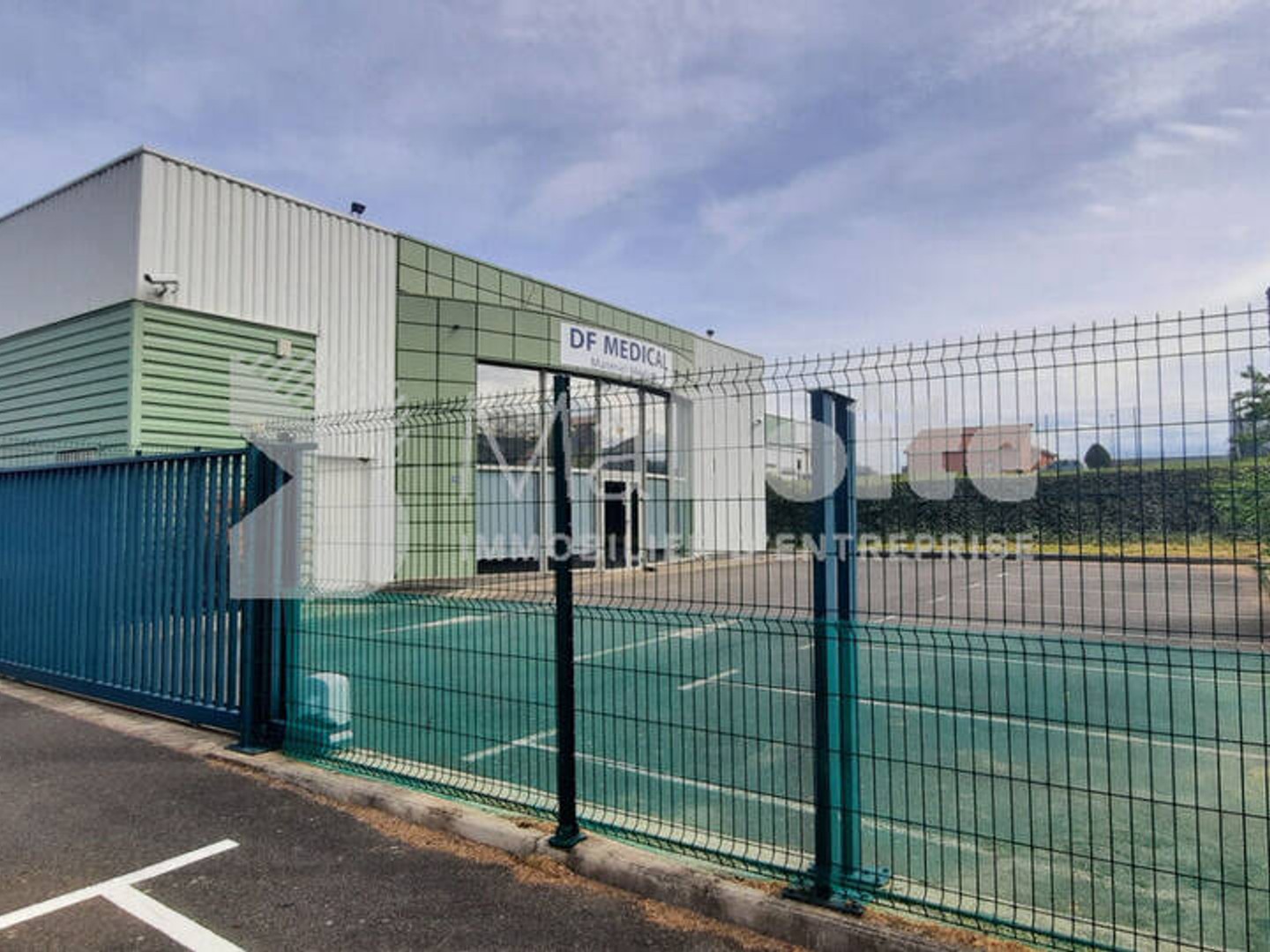 Commerce 582 m² à montverdun