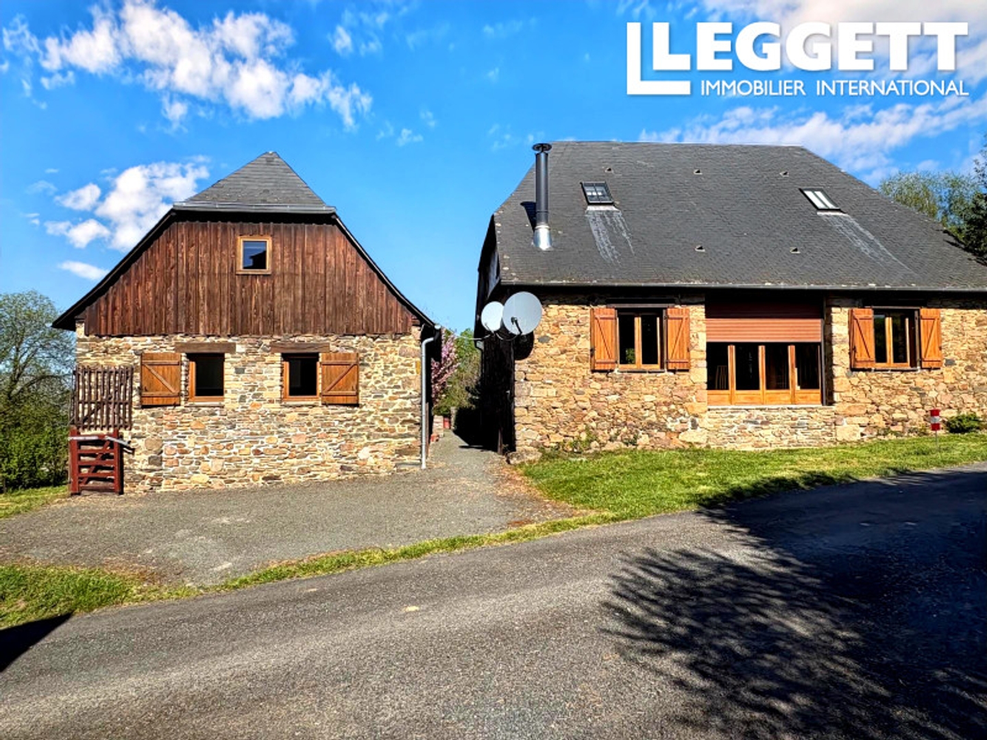 Une opportunité rare : trois maisons en parfait état, avec terrain, en Corrèze.