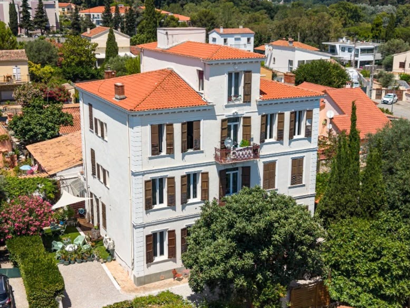 VILLENEUVE-LOUBET - IMMEUBLE DE RAPPORT - FORTE RENTABILITÉ
