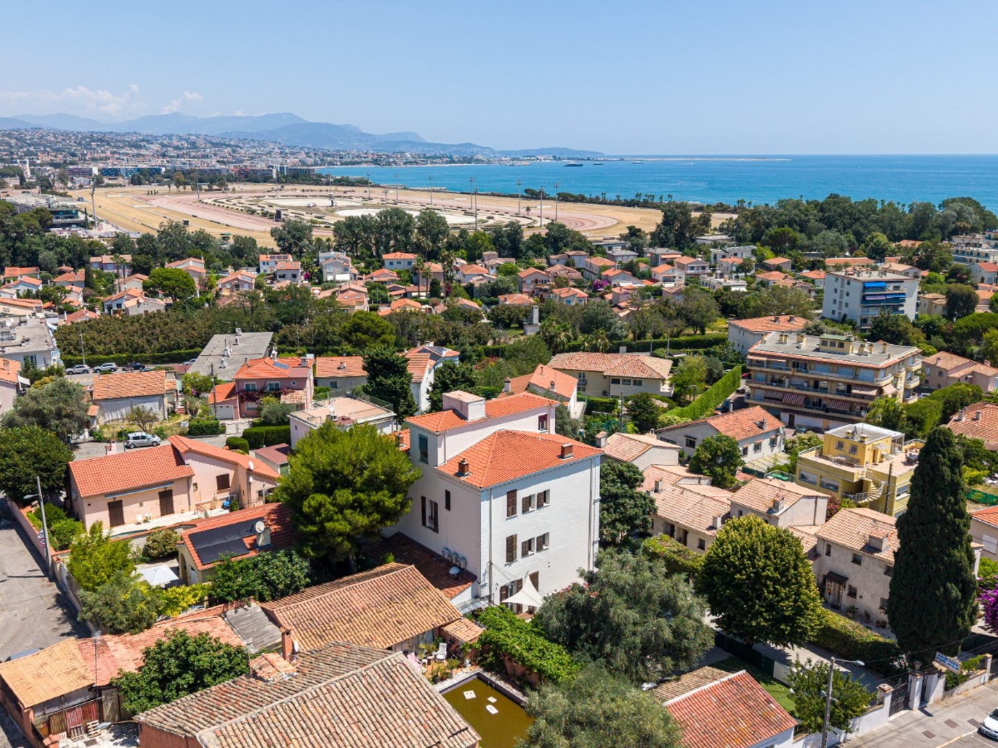 Immeuble à vendre - 590m2 - Villeneuve-Loubet (06270)