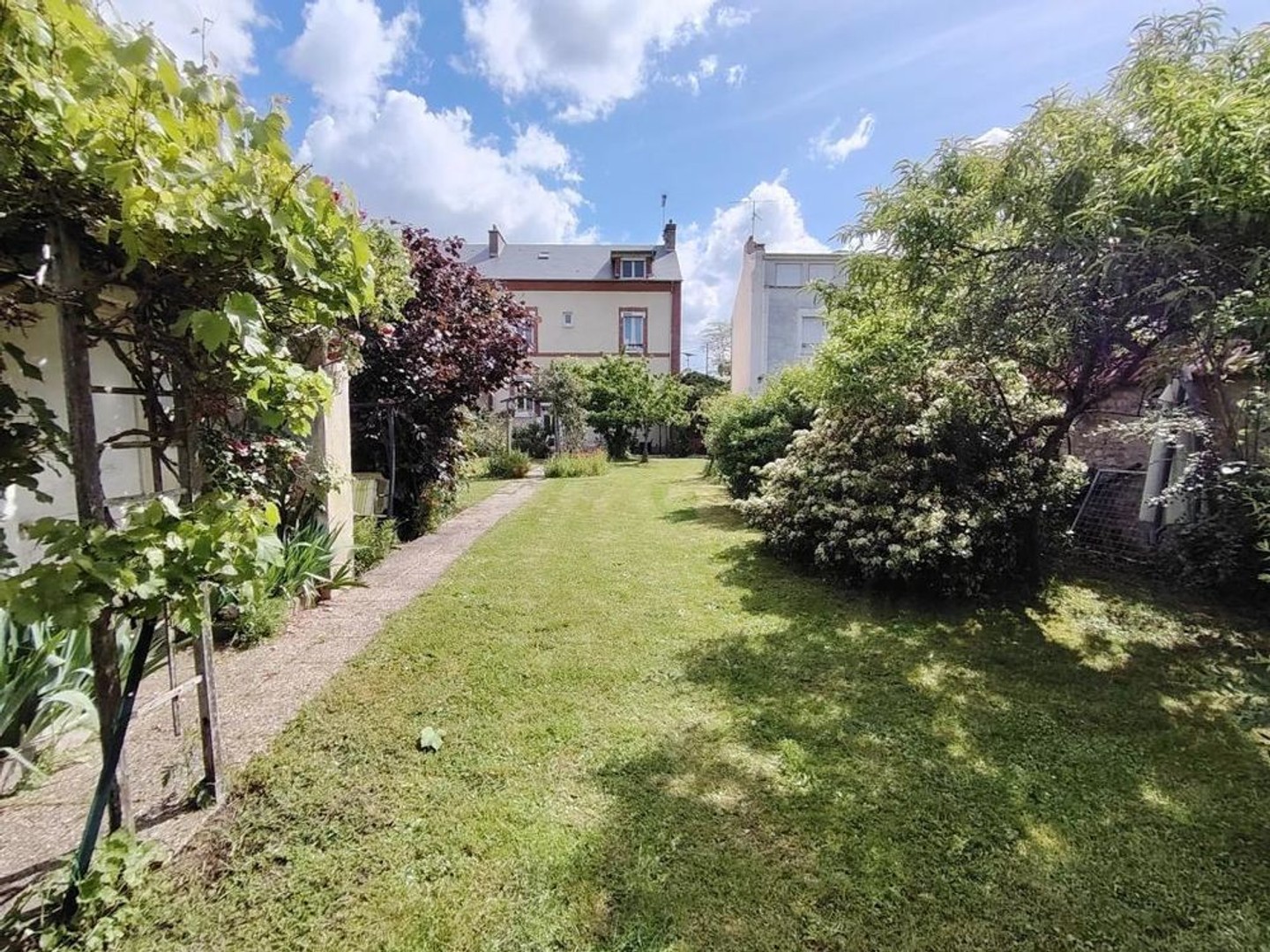Maison de 9 pièces de 173 m² à Saint-Pierre-lès-Nemours