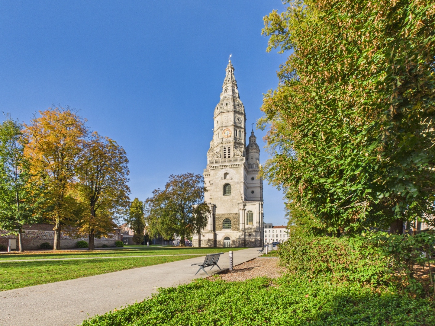 Maison à vendre - 10 pièces - 243m2 - Saint-Amand-Les-Eaux (59230)