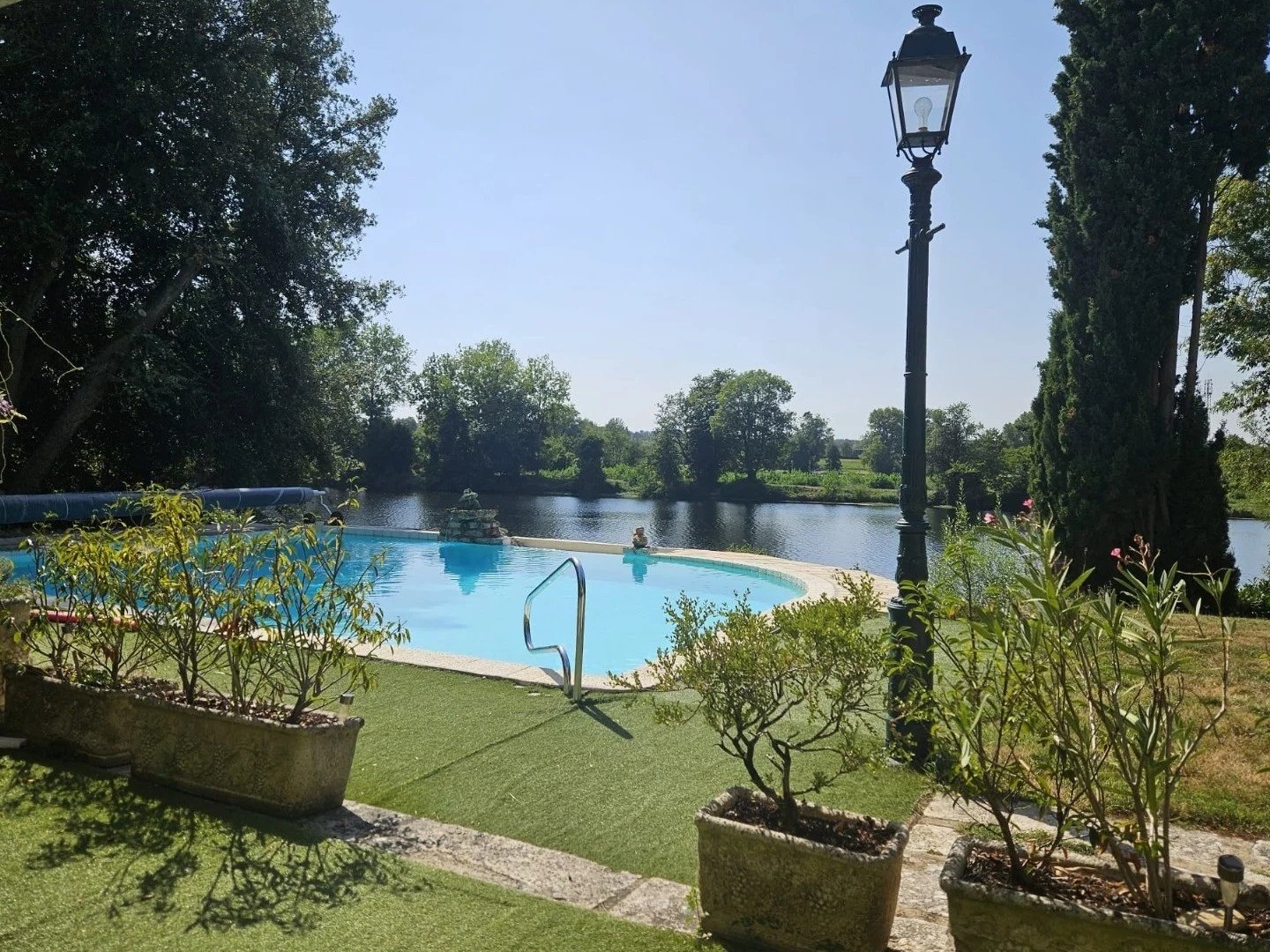 MAISON DE CARACTERE AVEC VUE SUR LA RIVIERE