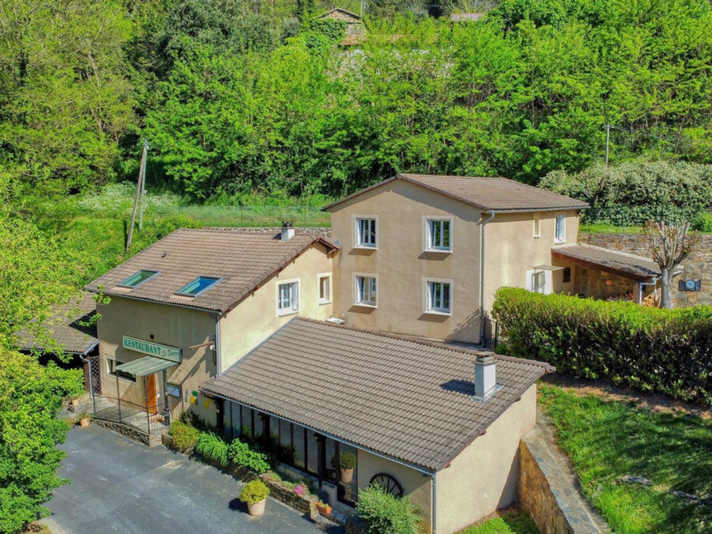 Maison Individuelle avec Local Commercial