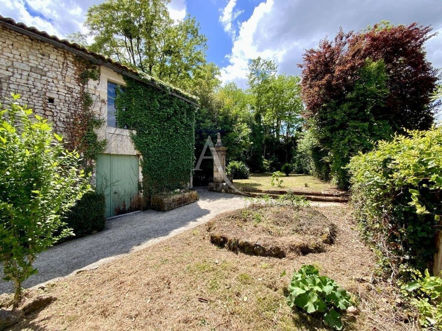Maison à vendre - 7 pièces - 190m2 - Jonzac (17500)