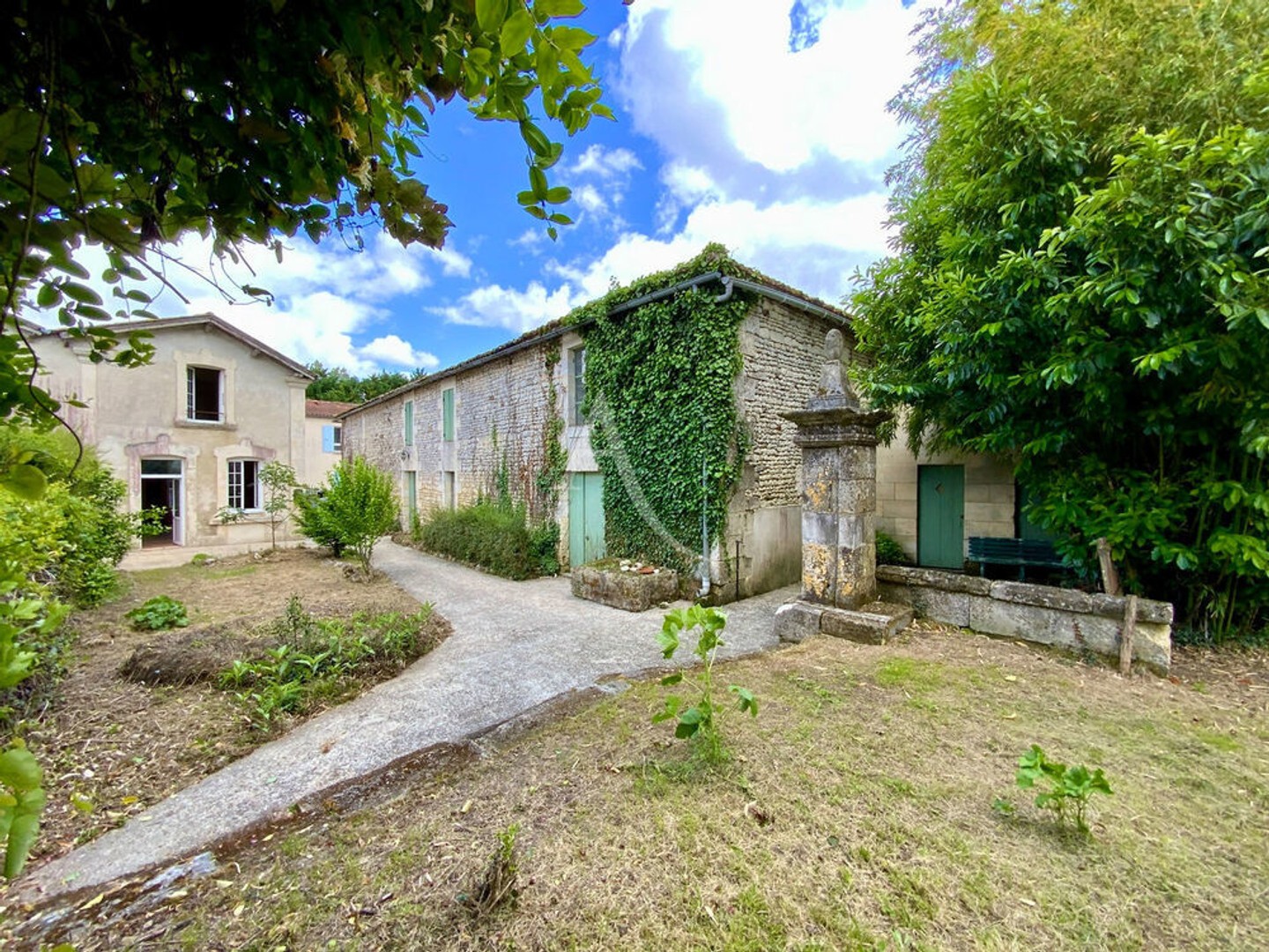 Maison à vendre - 7 pièces - 190m2 - Jonzac (17500)