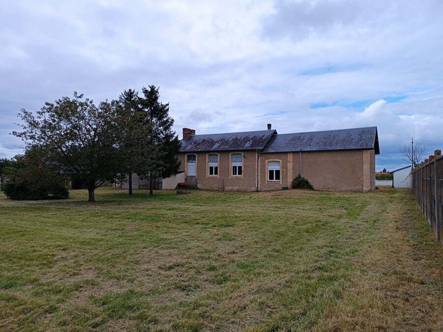 Maison à vendre - 3 pièces - 150m2 - Cornusse (18350)