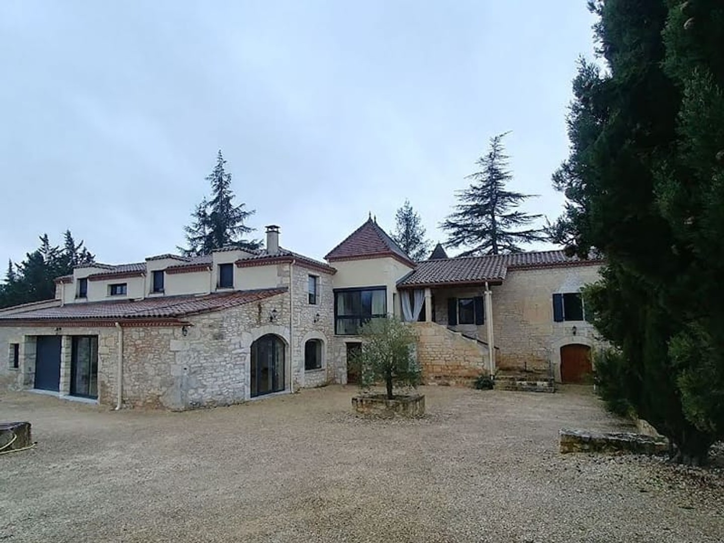 Maison 7 pièces 240 m²