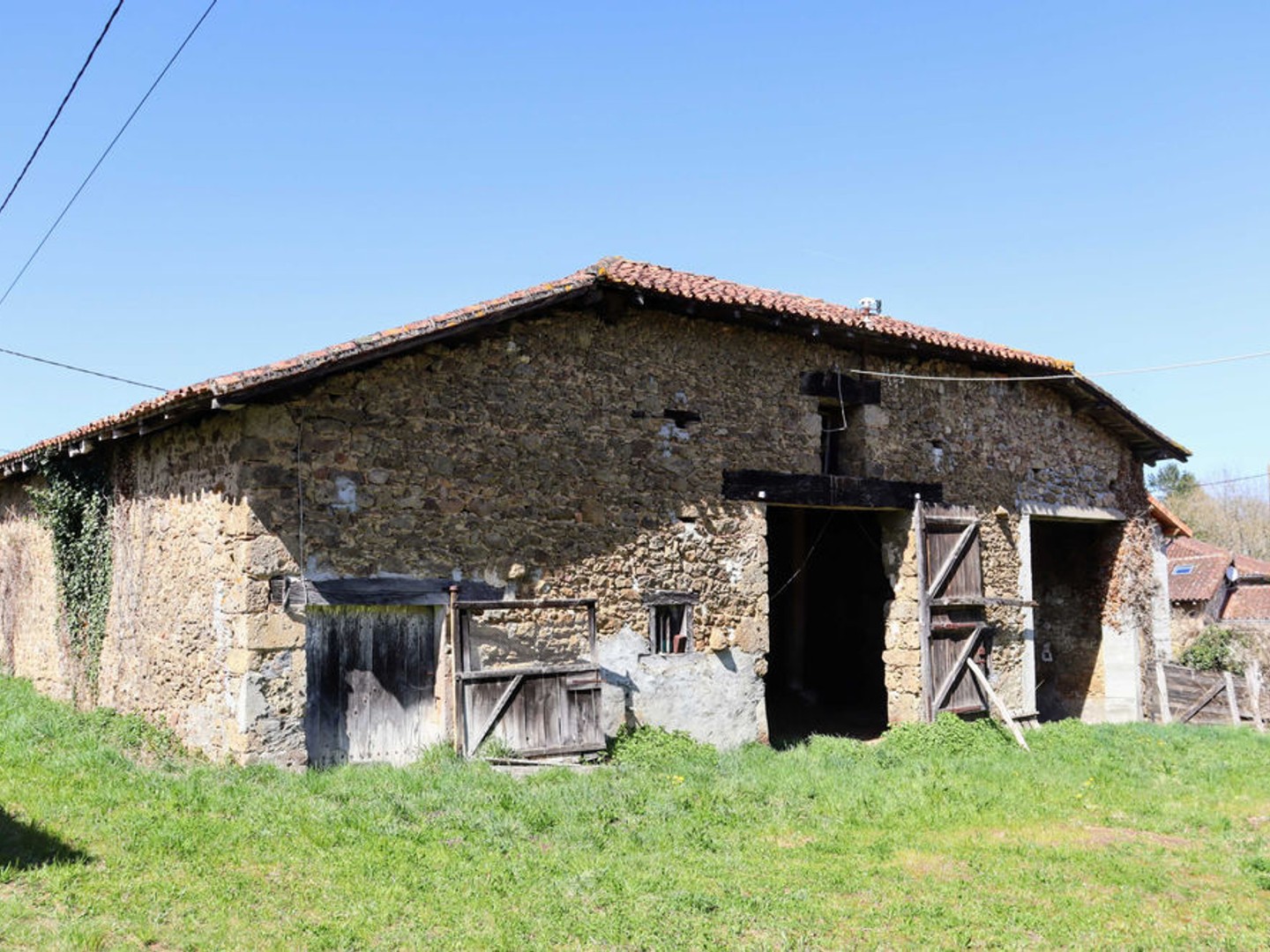 Locaux à vendre - 1000m2 - Pressignac (16150)