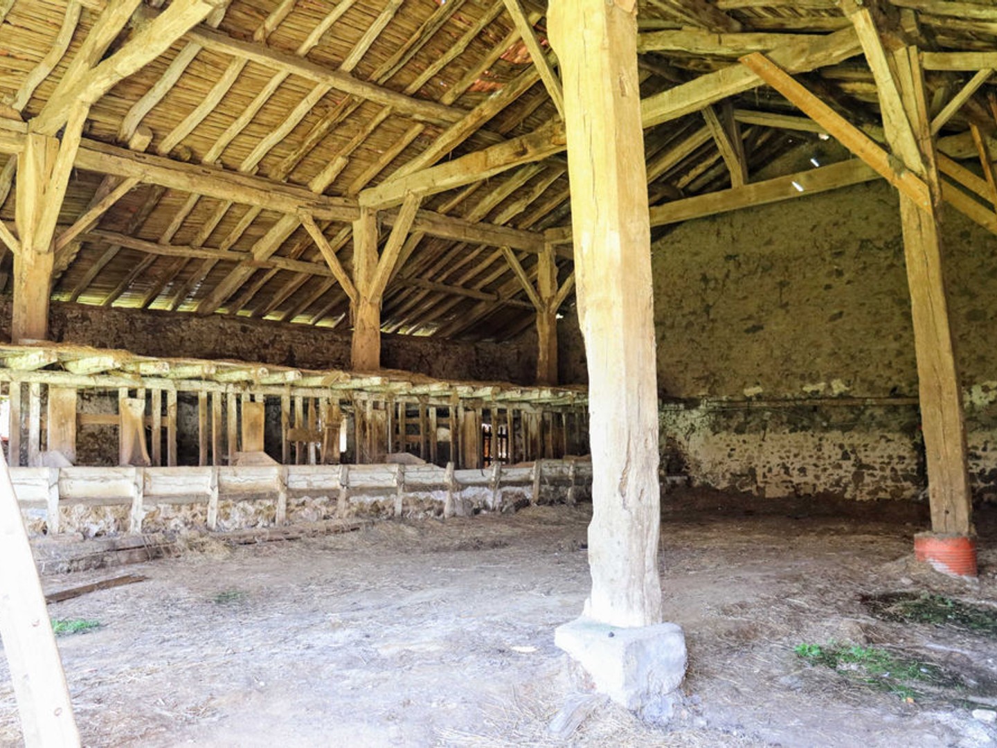 Locaux à vendre - 1000m2 - Pressignac (16150)
