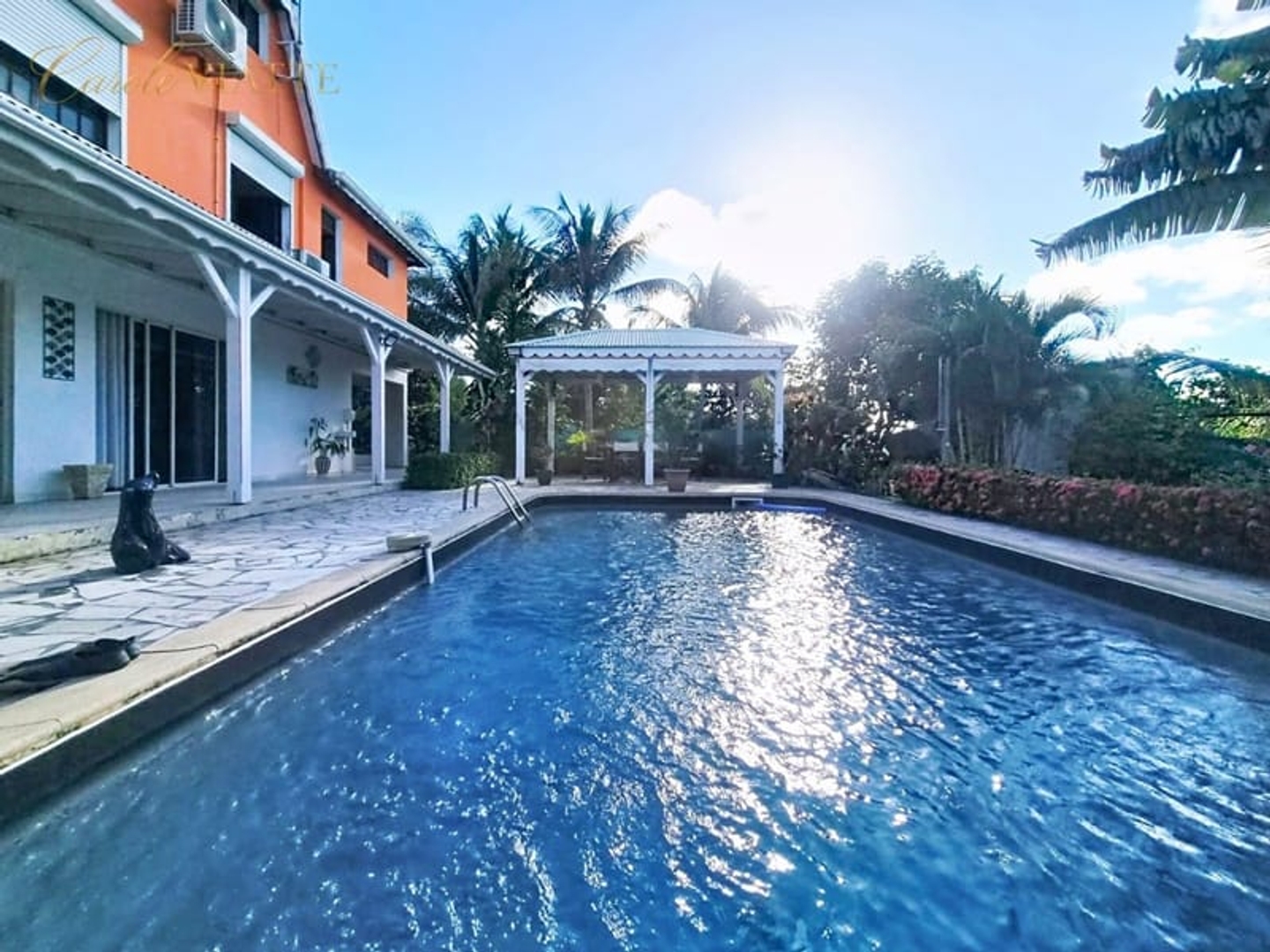 Villa et son T2 avec piscine et jardin paysagé à vendre à SAINT-FRANCOIS (971)