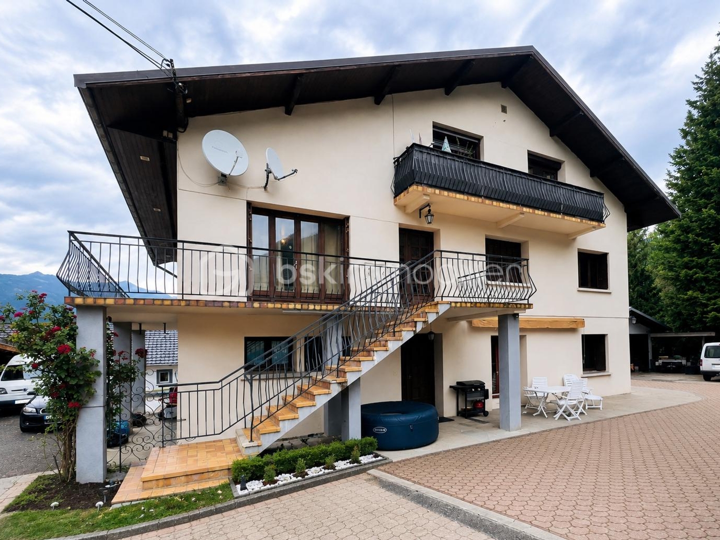 Maison 11 pièces 303 m²