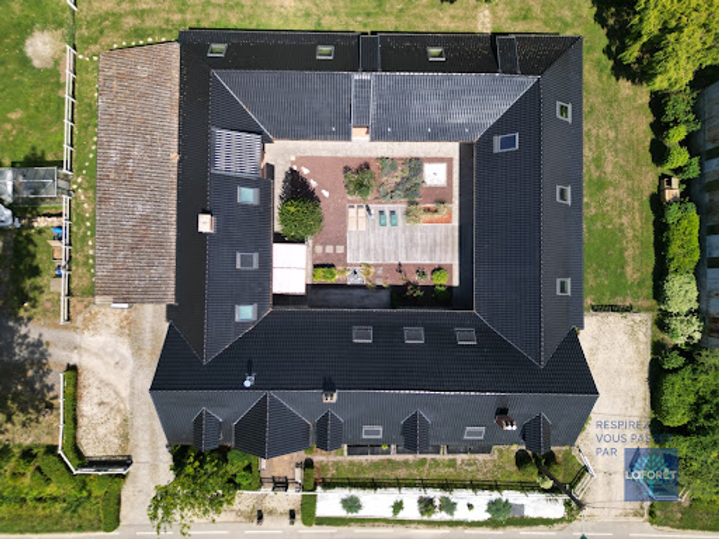 Maison 8 pièces 411 m²