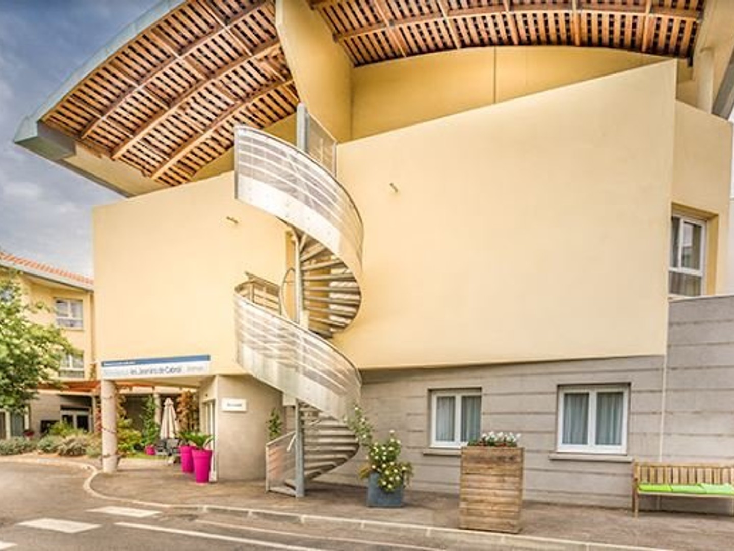 INVESTISSEMENT LOCATIF - Pégomas - Résidence EHPAD Les Jasmins de Cabrol - 5.61% de rentabilité