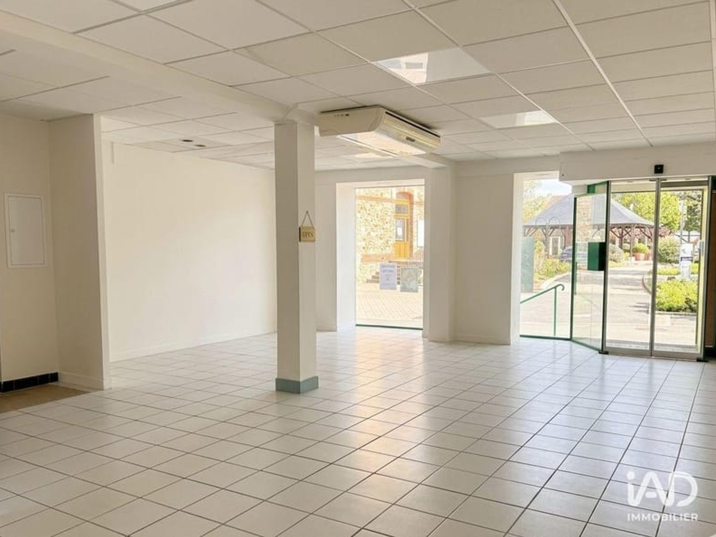 Immeuble commercial 87 m²
