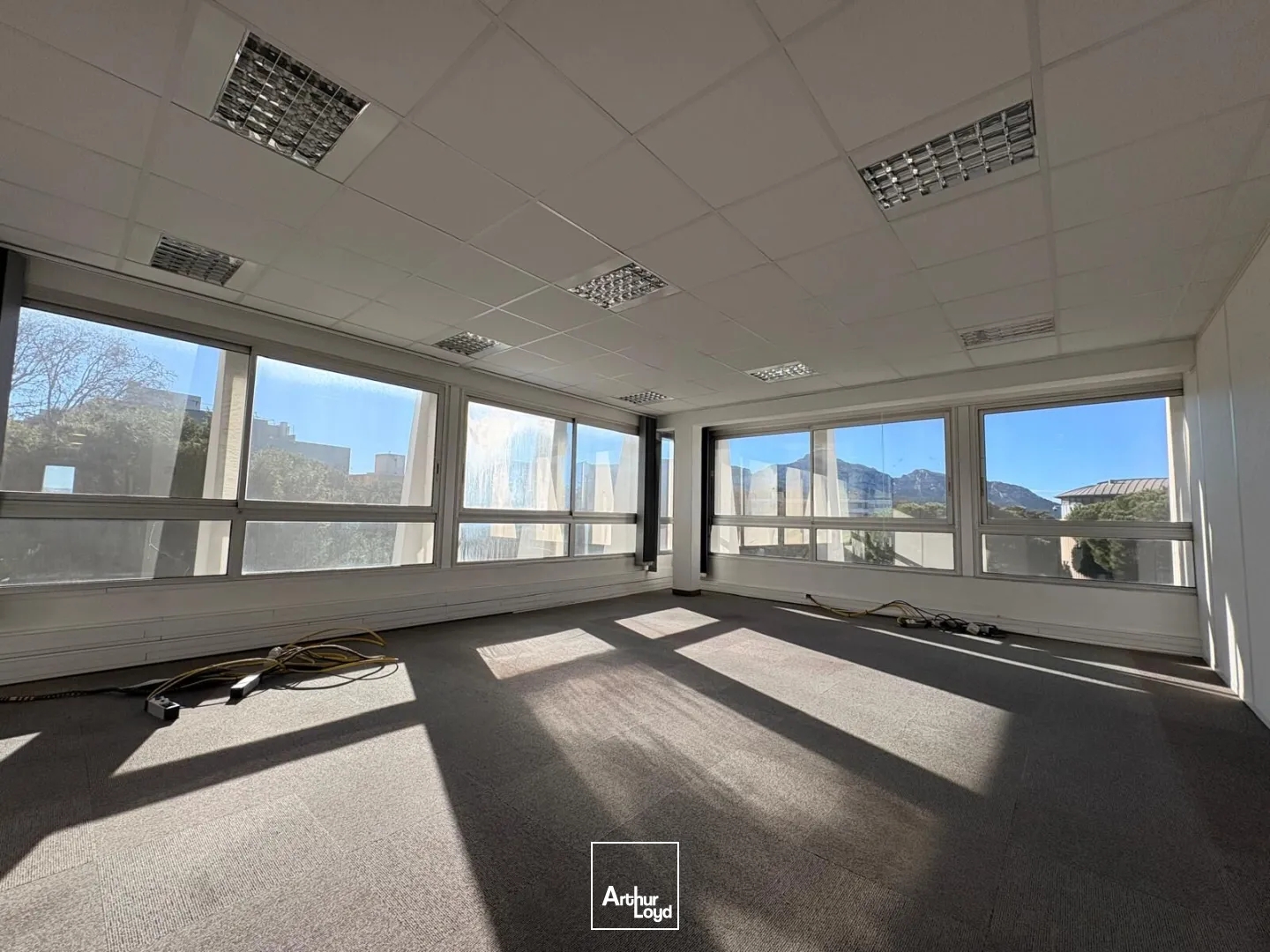 Immeuble à vendre - 2729m2 - Marseille 8e (13008)