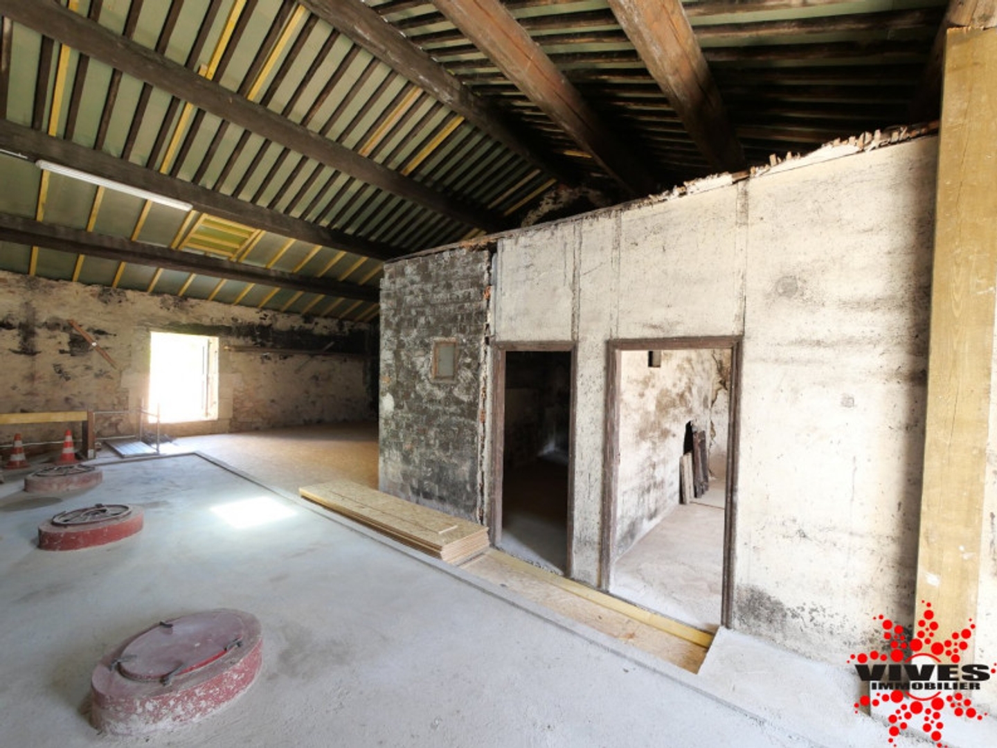 Parking / garage / box à vendre - 120m2 - Montouliers (34310)