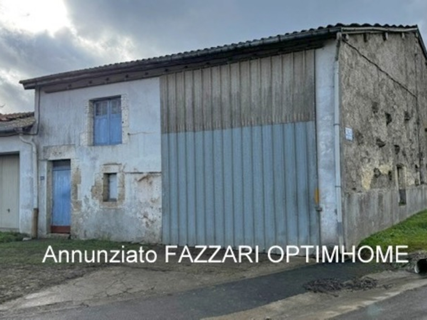 Parking / garage / box à vendre - 300m2 - Lion-Devant-Dun (55110)
