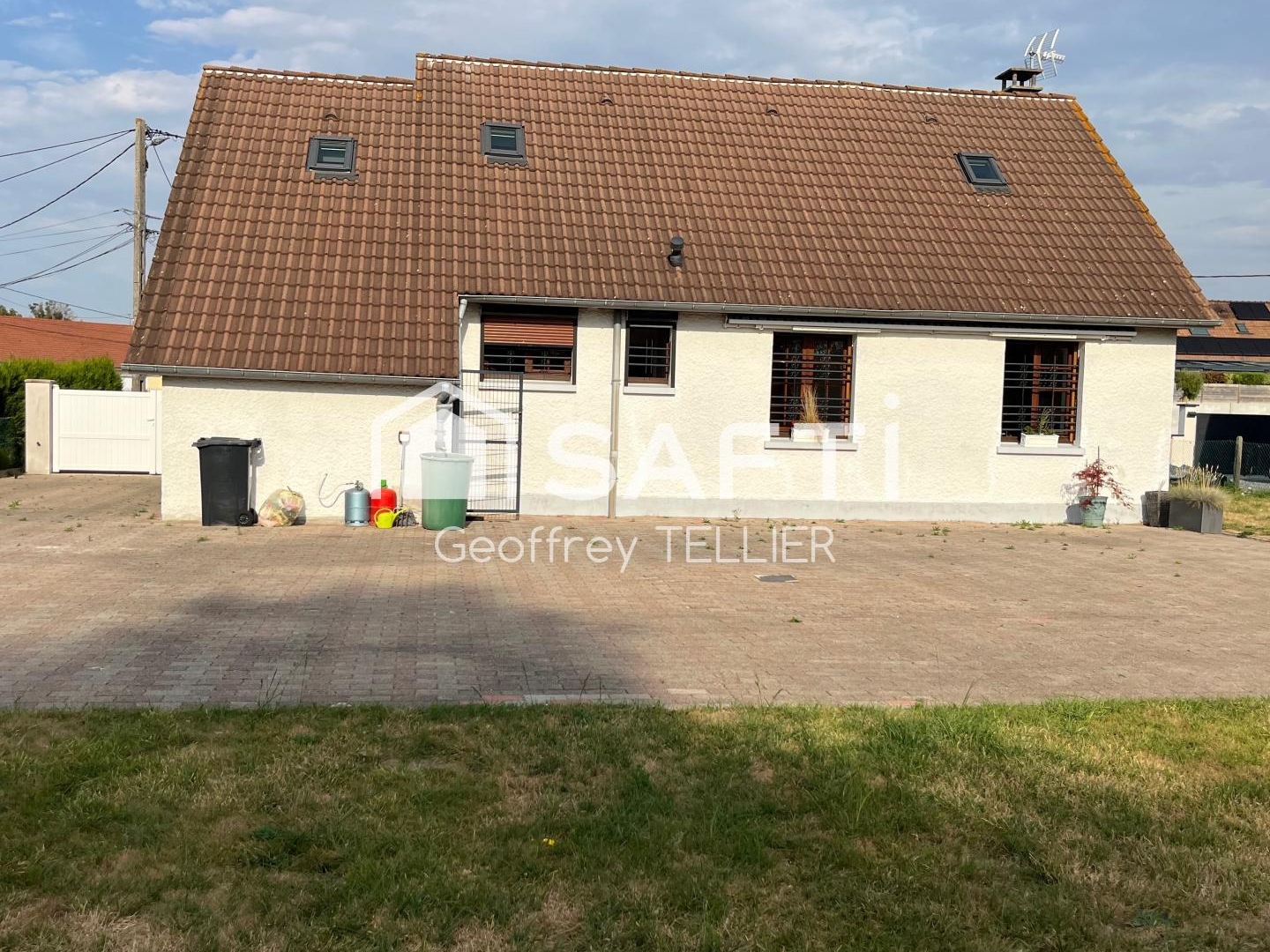 Maison avec autonomie de plain pied,terrain et terrasse