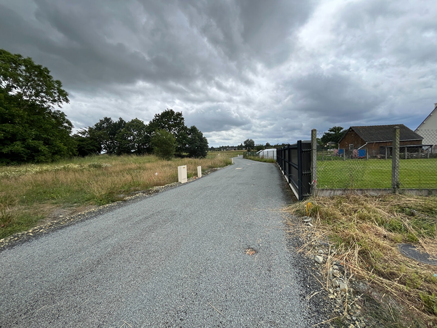 A vendre sur la commune d'Evran .Terrain de 712 m² - borné et viabilsé.