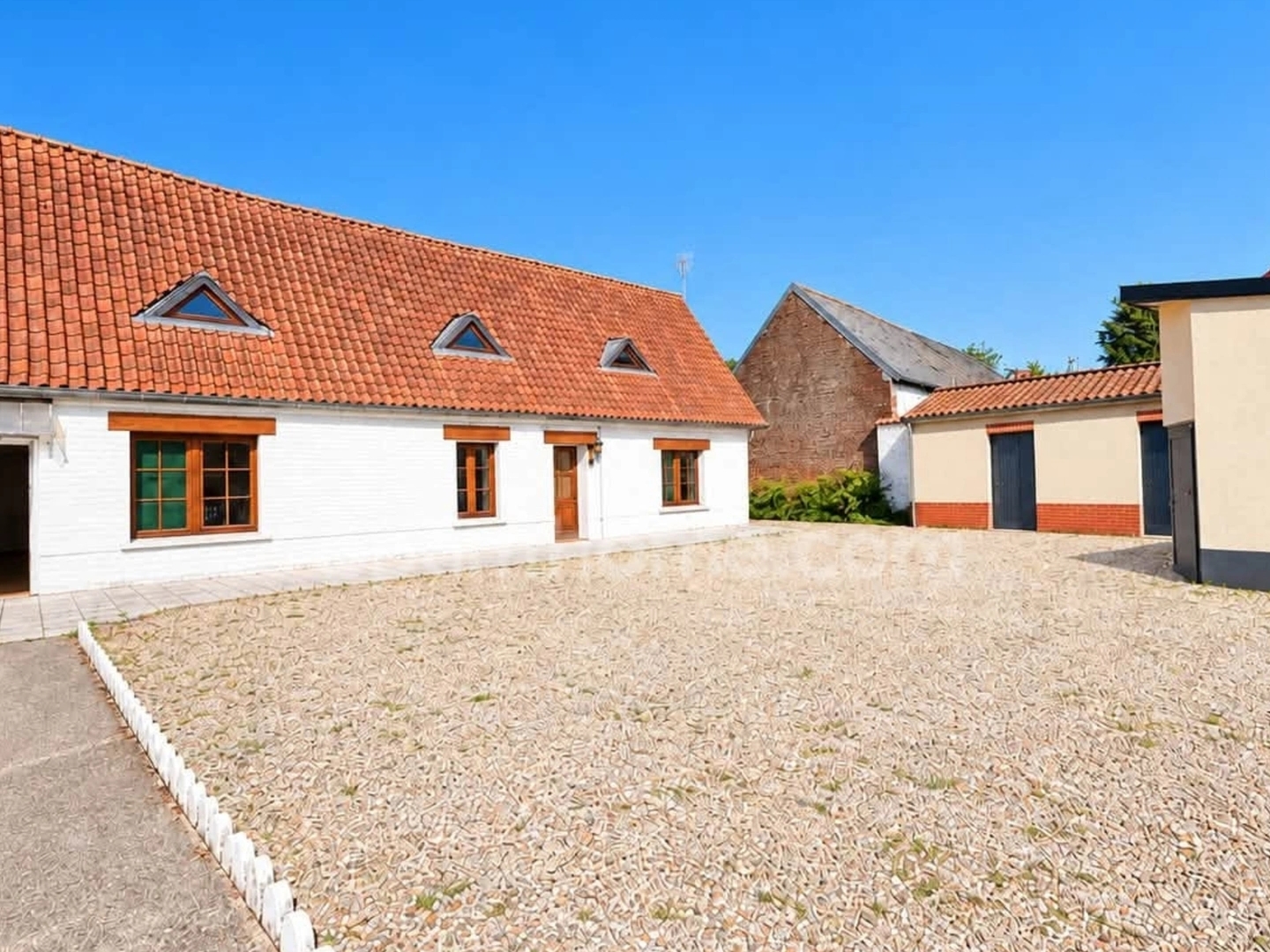 🏡 Maison 132 m² avec dépendances, atelier/showroom et garage double - Terrain 1 700 m²