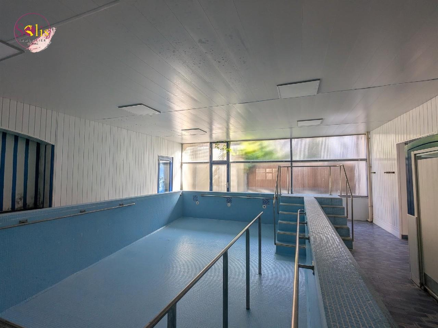 Locaux à vendre - 176m2 - Cognac (16100)