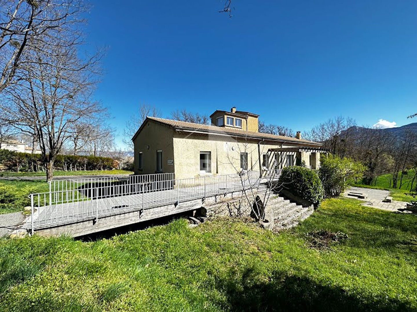 Maison 7 pièces 358 m²
