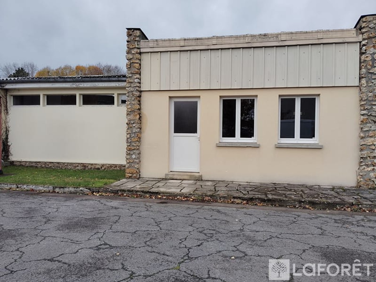 Immeuble commercial 1 pièce 99 m²