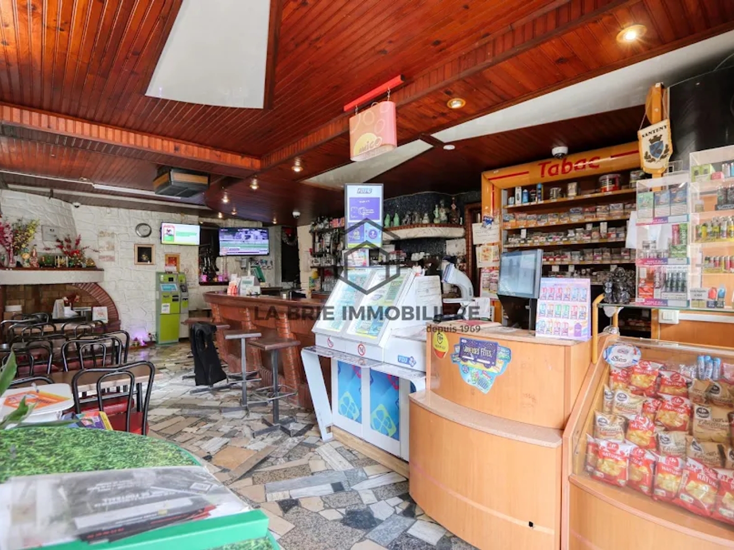 Magasin à vendre - 8 pièces - 190m2 - Santeny (94440)