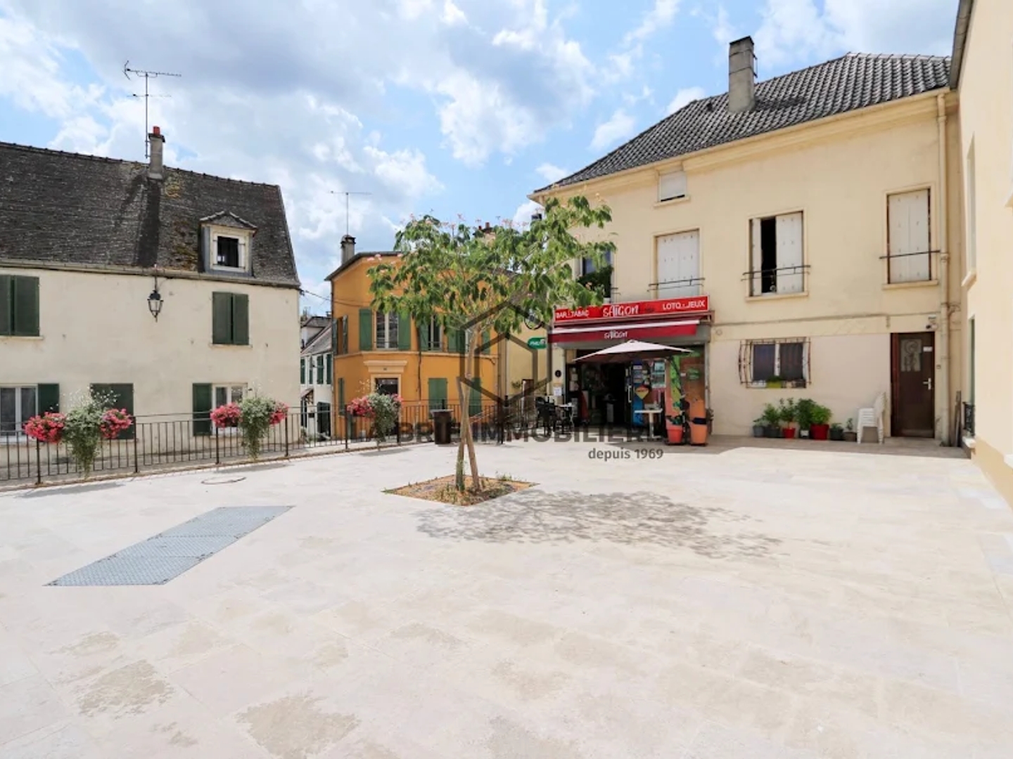 Magasin à vendre - 8 pièces - 190m2 - Santeny (94440)
