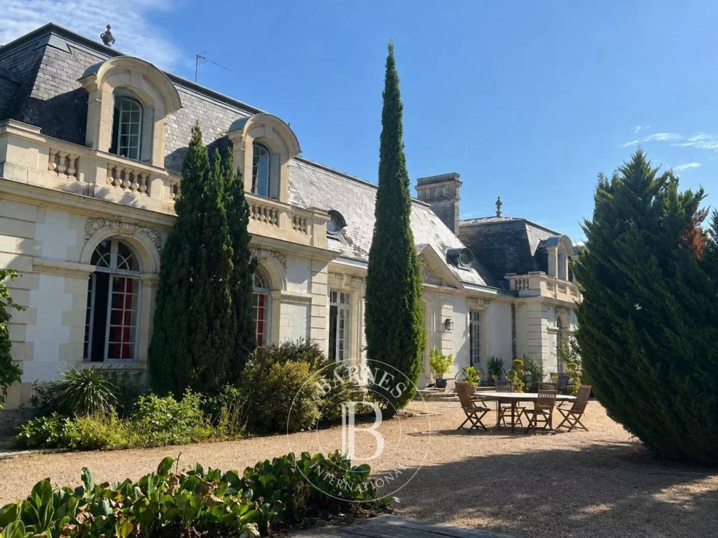 Vends demeure - 14 m² - 10 pièces, 6 chambres - Saint-Avertin 37550