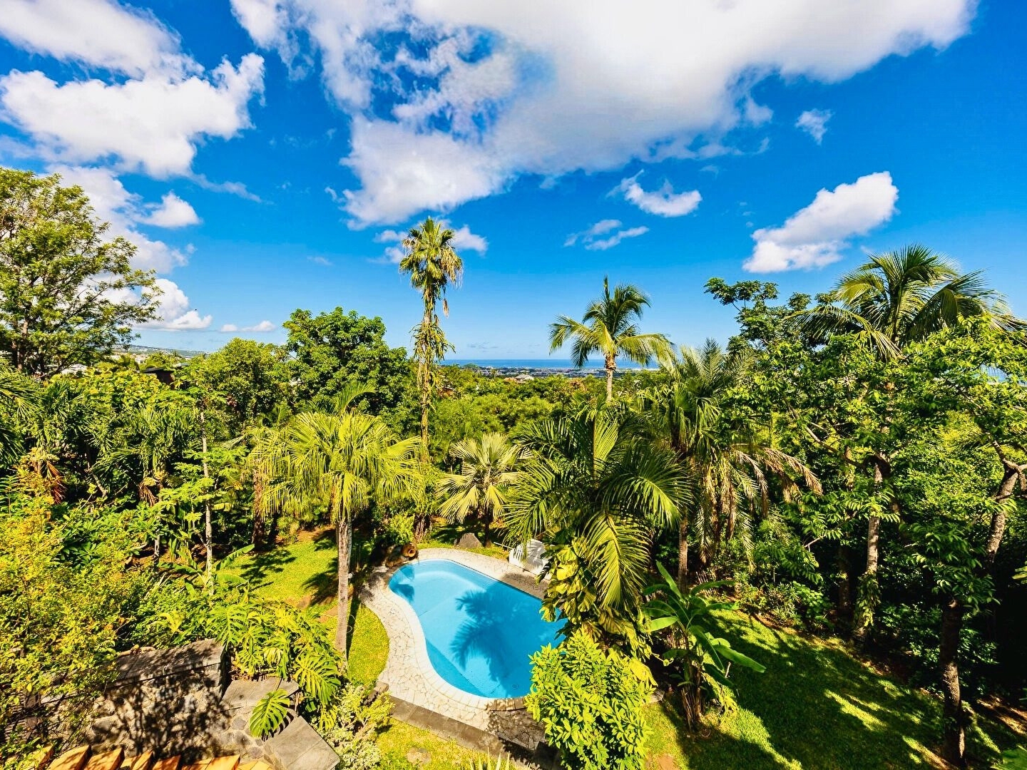 Eden - maison d'architecte de 245 m² à vendre à La Possession / Sainte‑Thérèse - jardin tropical 1 900 m², piscine & dépendance