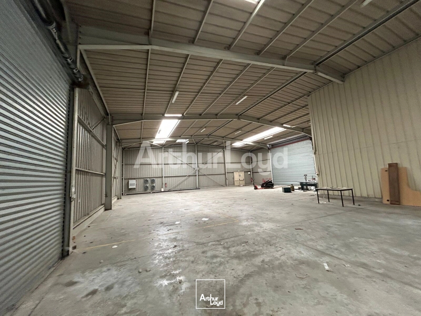 Locaux à vendre - 1545m2 - Prouvy (59121)