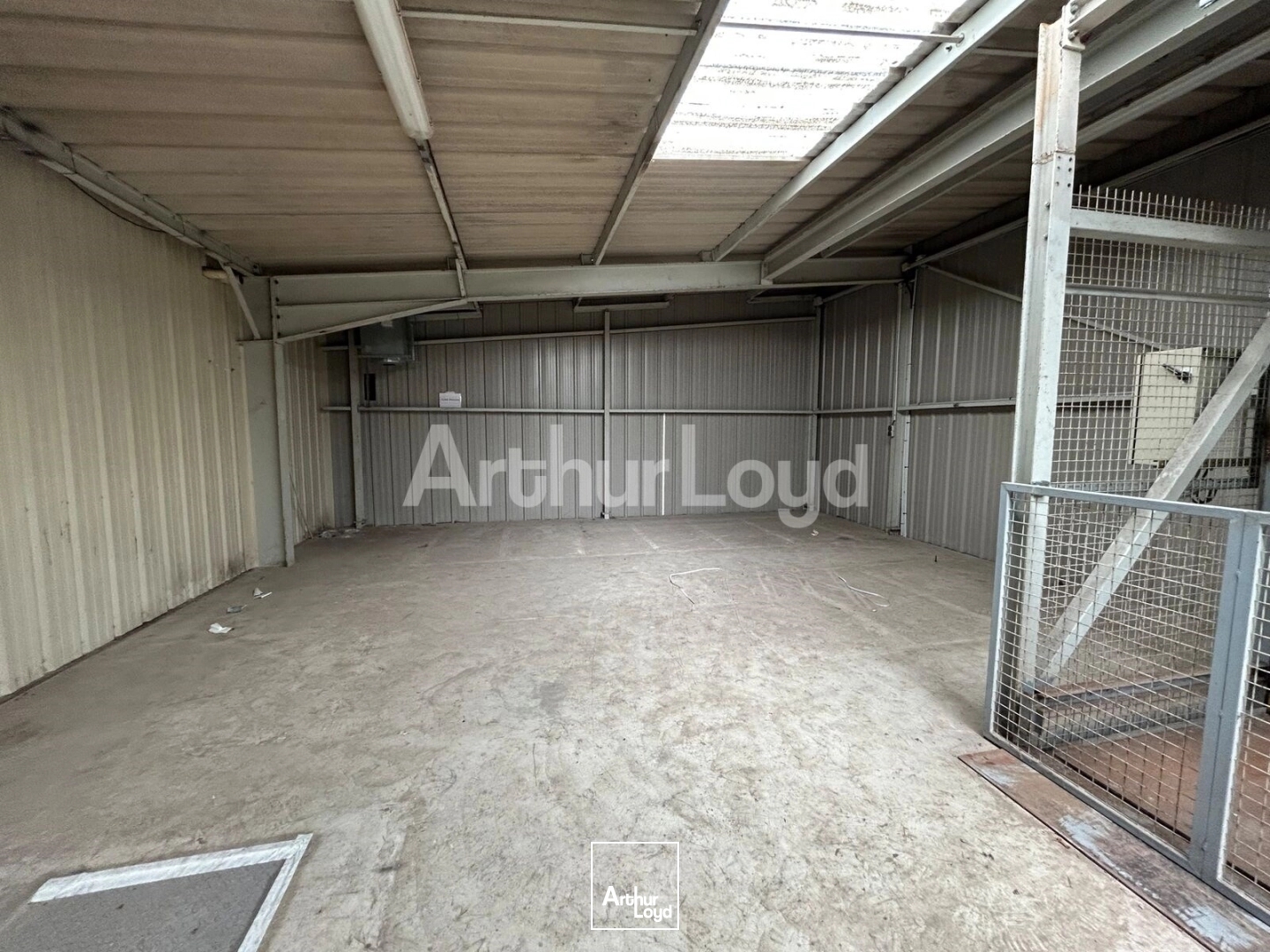 Locaux à vendre - 1545m2 - Prouvy (59121)