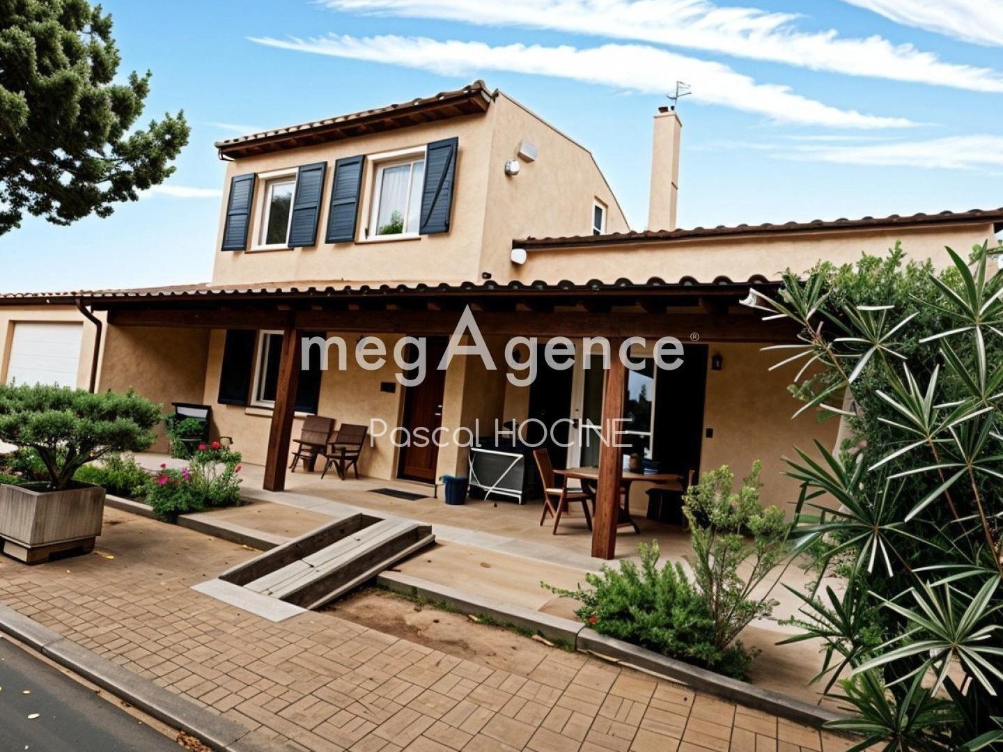 villa 190 M2, 5 chambres, terrain 2050 M2, piscine